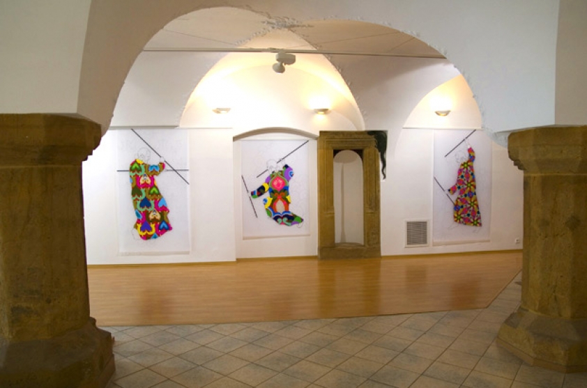 http://www.o-nekros.mirunadragan.com/files/gimgs/th-14_4installation_view.jpg