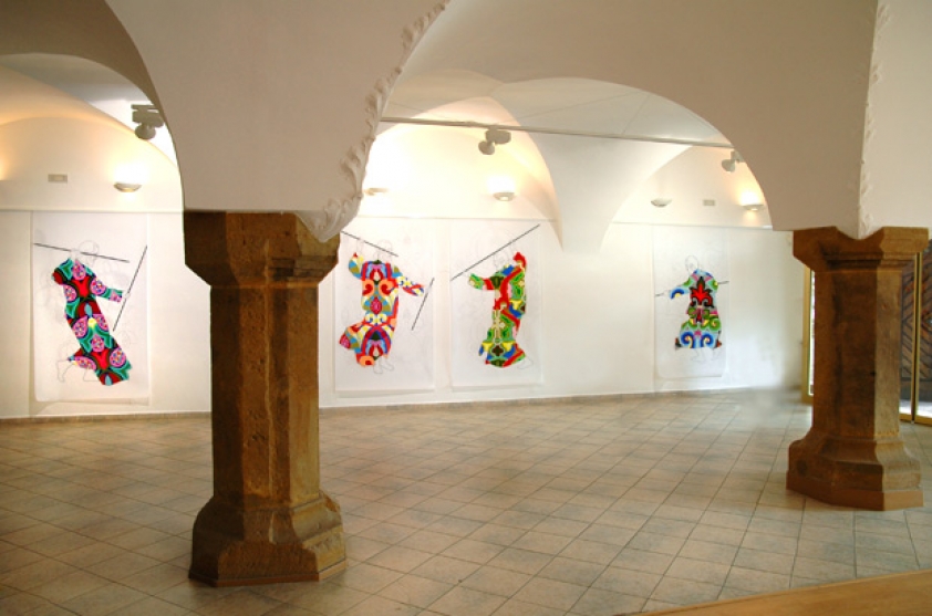 http://www.o-nekros.mirunadragan.com/files/gimgs/th-14_1installation_view.jpg