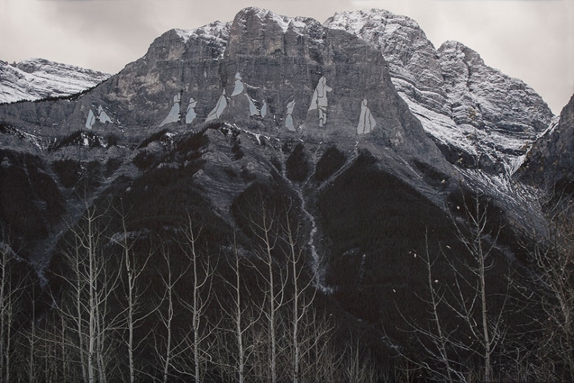 http://www.o-nekros.mirunadragan.com/files/gimgs/th-12_Dragan07_TheMountainsAreMirrors2-web.jpg