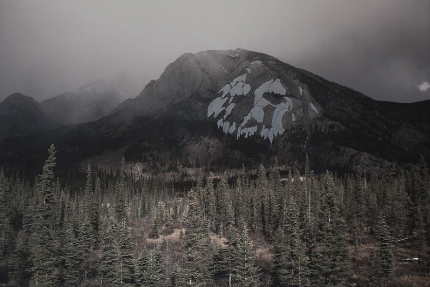 http://www.o-nekros.mirunadragan.com/files/gimgs/th-12_Dragan08_TheMountainsAreMirrors3-web.jpg